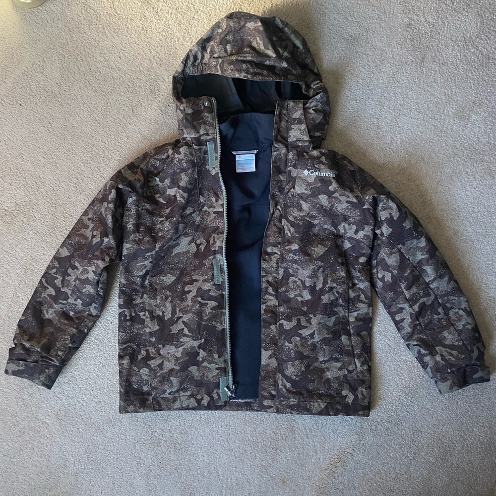 Columbia winter coat, Army green/brown camo. Kids size med 10/12